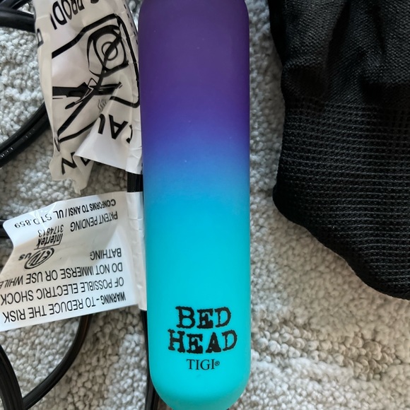 New Curling wand and glove- tried it once - Picture 2 of 4